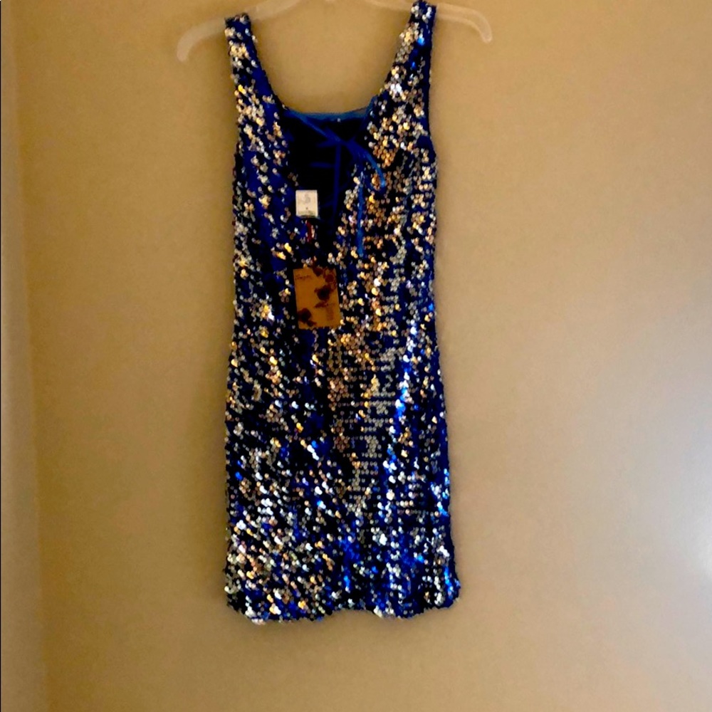 Dress - Picture 3 of 3